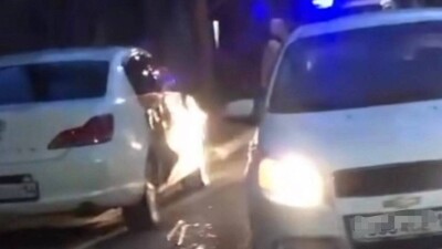 Пьяный, на угнанном автокране и без прав: павлодарец повредил четыре полицейские патрульки, а сам перевернулся