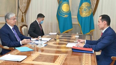 Президент поручил главе QazaqGaz форсировать строительство завода на Кашагане