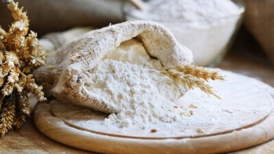 Экспорт казахстанских муки и пшеницы снизился в два раза с осени
