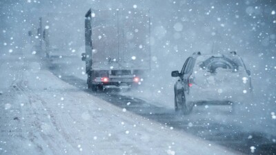 На 12 участках автодорог ограничили движение из-за непогоды