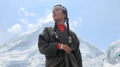 Впервые в истории казашка взошла на Эверест