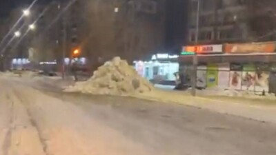 Из обещанных 10 бригад работали три, из 80 единиц техники – 20. В Семее депутат маслихата проверил ночную уборку улиц