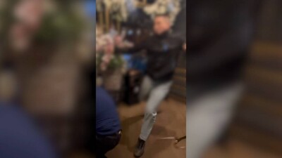 В Алматы охранники кафе жестоко избили посетителя