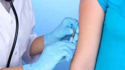 В ЗКО невакцинированным закроют доступ к рабочим местам