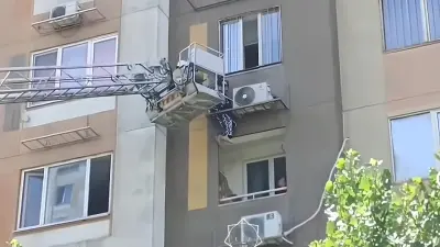 Мыла окна и повисла на пятом этаже: спасательную операцию на высоте провели расчёты ДЧС Алматы