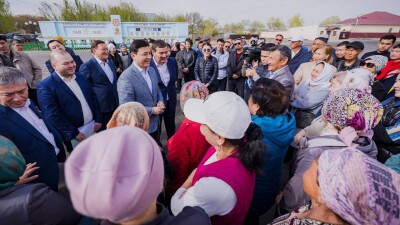 Трудоустройство молодежи и поддержка сельчан: Алтай Кульгинов встретился с жителями Кызылординской области