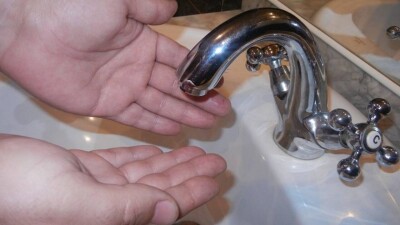 В Алматы временно ограничили подачу воды в южную часть Медеуского района