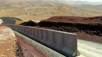 Иран начал строить заграждения вдоль восточной границы