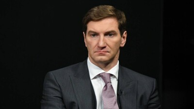 Ведущий RT Антон Красовский извинился за призыв "топить" украинских детей