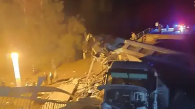 В Брянской области мост обрушился на проезжавший поезд, погибли семь человек