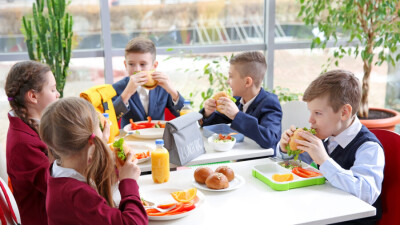 В Акмолинской области школьные столовые возобновят работу с 1 марта