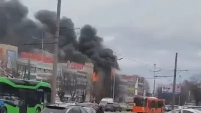 В Калининграде горит торгово-развлекательный центр