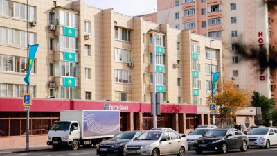 Более 1000 флагов Казахстана вывесили жители Астаны в честь Дня Республики