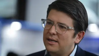 Кандидат в президенты Колумбии получил пулевое ранение во время выступления