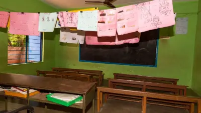 Сделала 100 приседаний и умерла: в Индии школьницу не смогли спасти после наказания от учителя