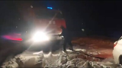 Непогода в Казахстане: людей продолжают вызволять с заснеженных трасс