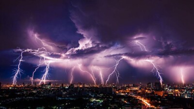 Как вести себя во время грозы, напомнили алматинцам