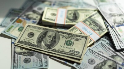 Сколько стоят доллар и рубль в обменниках Казахстана 1 декабря