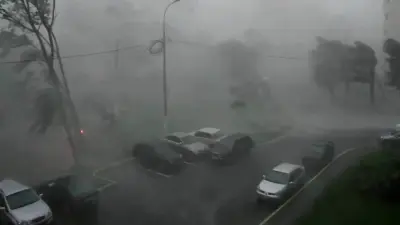 Ветер сорвал крыши зданий, лишил людей электричества и газа в Жамбылской области