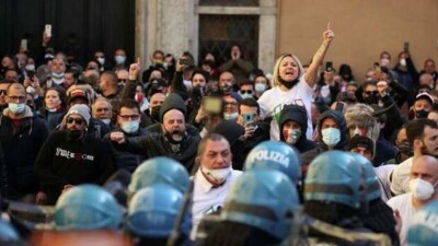 "Сертификат рабства": В 80 городах Италии прошли акции протеста против ковид-сертификатов для посещения общественных мест