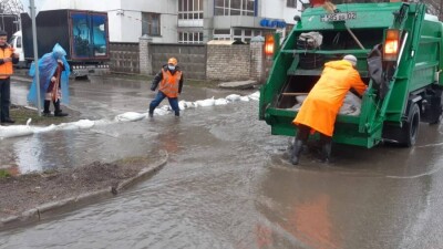 В Алматы служба спасения получила 11 сообщений о подтоплениях