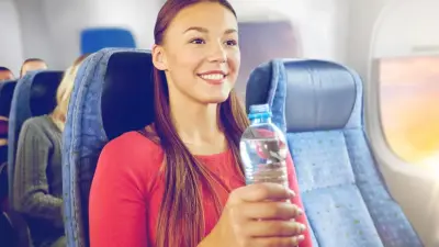 В аэропортах стран Евросоюза разрешат проносить жидкость на борт