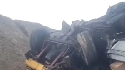 Фура раздавила "мазду" на трассе в Жетысуской области