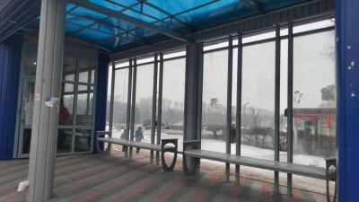 В Усть-Каменогорске придумали, как спасти тёплые остановки от вандалов