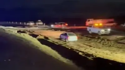 На разрушенном водой участке дороги в Алматинской области восстановили движение