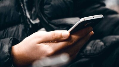 Угостил пирожками: в Астане подросток перевёл другу деньги с карты незнакомца