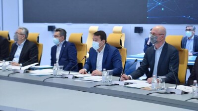 Премьер-министр поручил ускорить работу по возмещению ущерба бизнесу