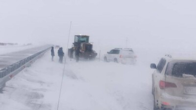 Полицейские Нур-Султана просят водителей быть внимательными на дорогах