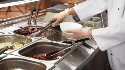 Перенаполняемость, просроченные продукты, отсутствие санкнижек: в Акмолинской области прокуратура проверила школы