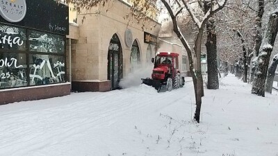 Снегопад в Алматы: коммунальные службы работают в усиленном режиме
