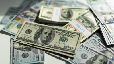 Сколько стоят доллар и рубль в обменниках Казахстана 11 августа