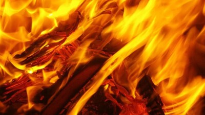 Цистерна с горючим взорвалась в пригороде Актау, два человека в реанимации