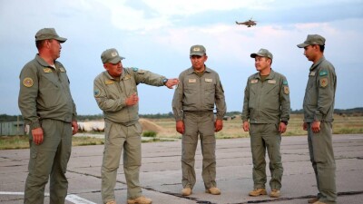 Президент наградил военнослужащих, тушивших пожары в Абайской области