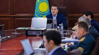 "Вникать в жалобы, держать руку на пульсе". Смаилов поручил усилить координацию центральных и местных госорганов