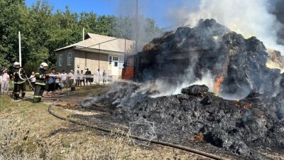 Грузовик с сеном сгорел в Туркестанской области, пострадал водитель