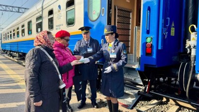 Более 100 туристов отправились в путешествие на первом туристическом поезде из Алматы в Ташкент