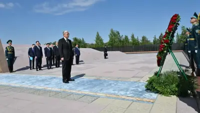 Президент посетил музейно-мемориальный комплекс "АЛЖИР"