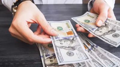 Сколько стоят доллар, евро и рубль в обменниках Казахстана 29 марта