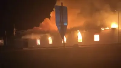 Два человека погибли во время пожара в кафе в Карагандинской области