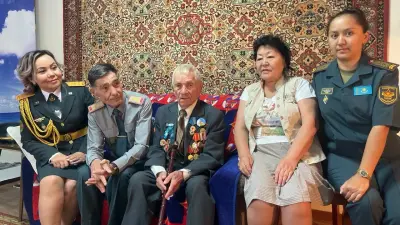 С 17 лет на фронте: в Алматы поздравили со столетним юбилеем ветерана войны Владимира Белозёрова