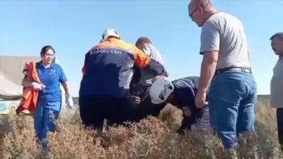 В Шымкенте подросток верхом на лошади провалился в пятиметровую яму