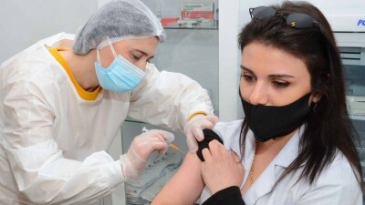 В Азербайджане с 16 августа социальные услуги будут оказывать только вакцинированным или недавно переболевшим