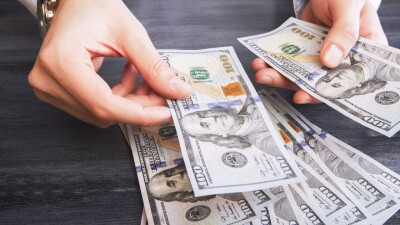 Сколько стоят доллар и рубль в обменниках Казахстана 7 июля