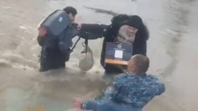 Самое ценное – кошка и документы: двоих мужчин спасли в Петропавловске из затопленного посёлка
