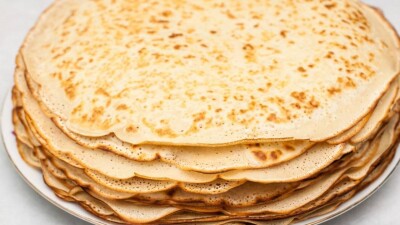 В Омской области женщина умерла во время конкурса по поеданию блинов