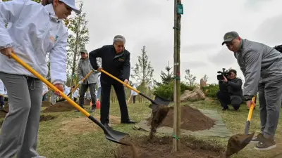Президент принял участие в экологической акции "Таза Қазақстан"